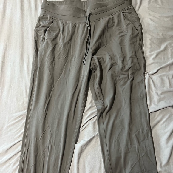 Ready to Rulu Lilac pants - Picture 1 of 5